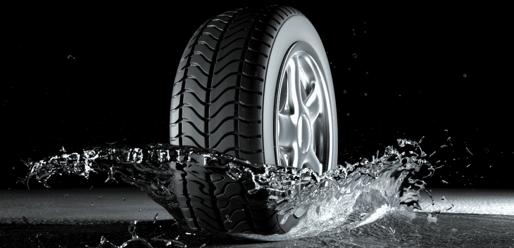 gomma auto in acqua, fenomeno aquaplaning