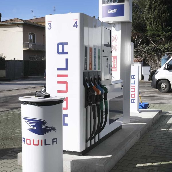 Pompista di carburante Aquila Energie con distributori e prezzi aggiornati.