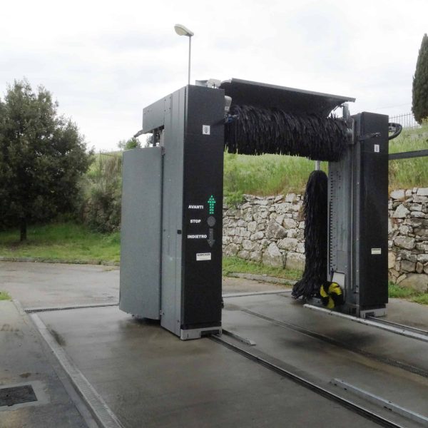 Agenzia di pulizia automatica per veicoli e mezzi di trasporto pubblici.