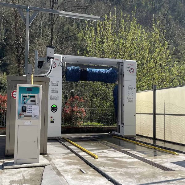 Sistema di ricarica veicoli elettrici con tecnologia avanzata.