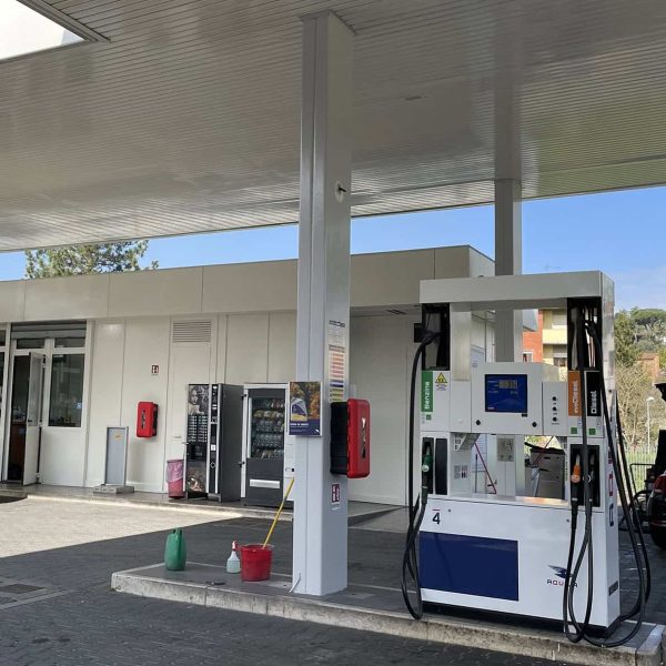 distributore stazione di servizio Aquila