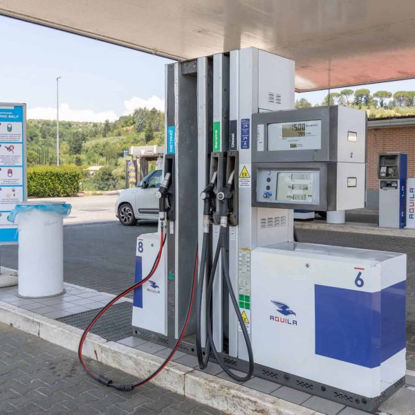 Stazione di rifornimento carburante con pannelli solari a Lastra a Signa - Ginestra Fiorentina.