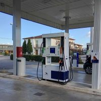 Punto di rifornimento di energia elettrica per veicoli a Monte San Savino.