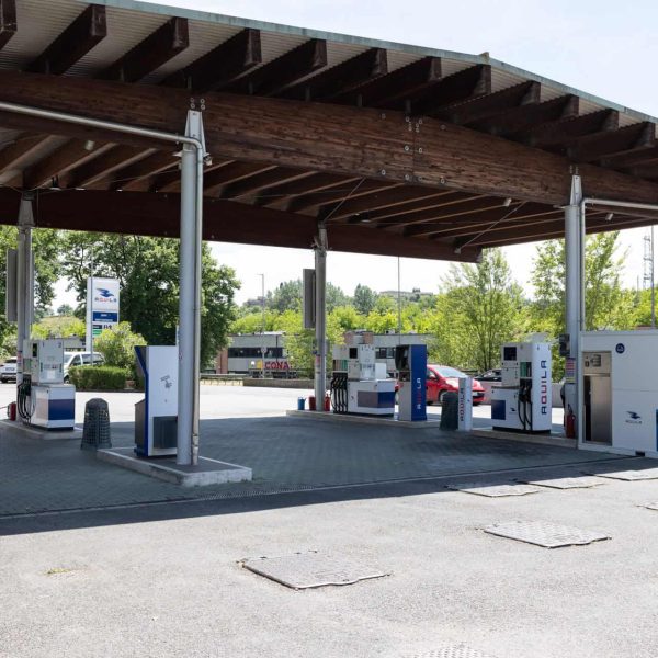 Aquila Energie stazione di rifornimento carburante a Siena - Via Massetana, energia sostenibile.